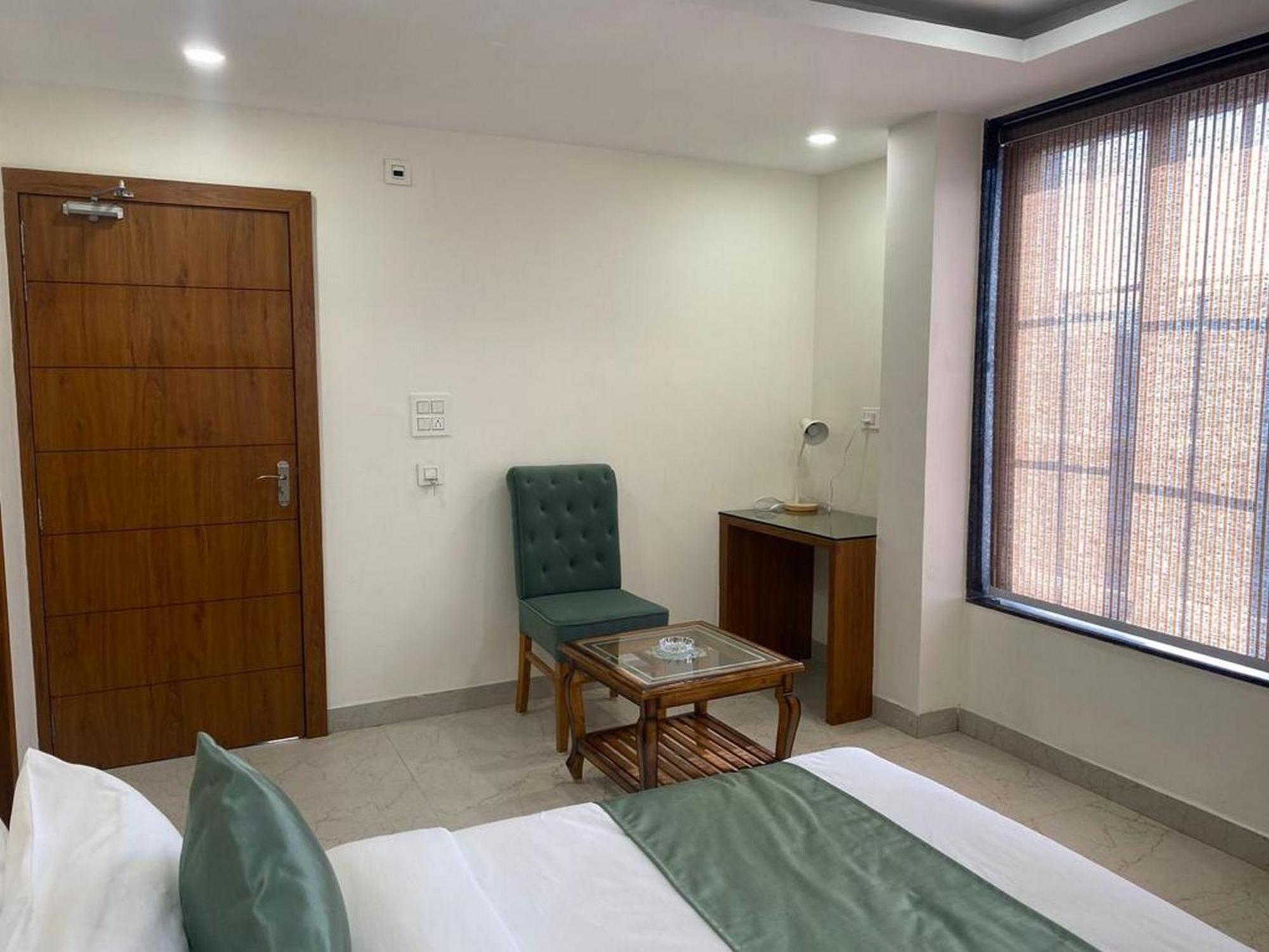 Hotel Eleven Heights Bhopál Kültér fotó