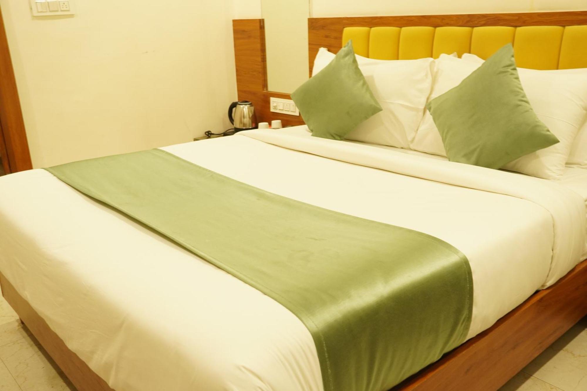 Hotel Eleven Heights Bhopál Kültér fotó
