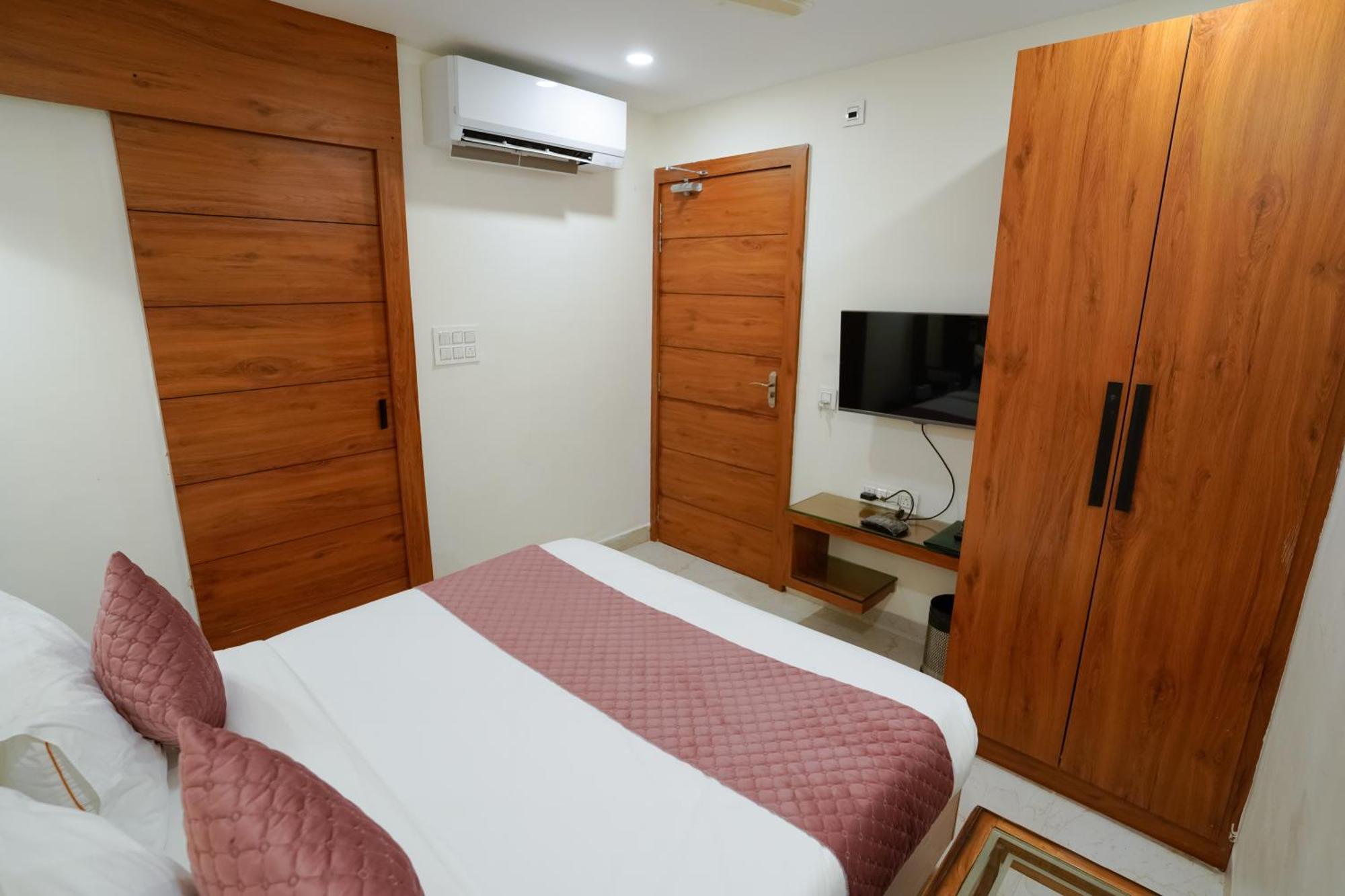 Hotel Eleven Heights Bhopál Kültér fotó