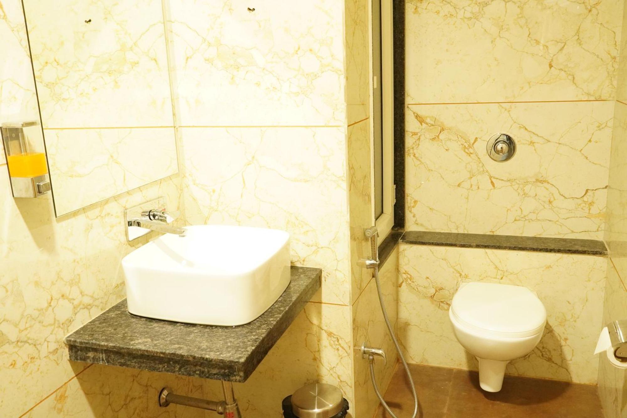Hotel Eleven Heights Bhopál Kültér fotó