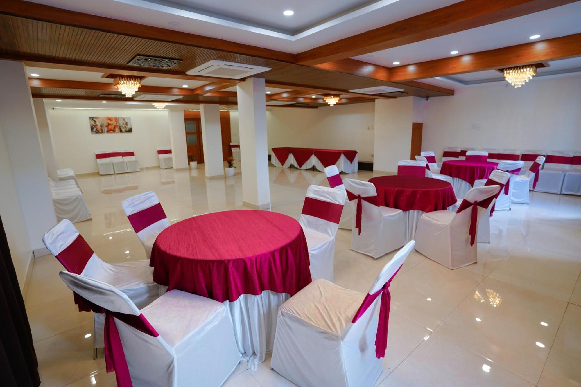 Hotel Eleven Heights Bhopál Kültér fotó