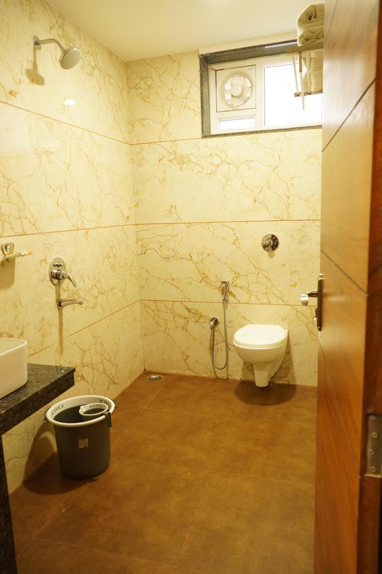 Hotel Eleven Heights Bhopál Kültér fotó
