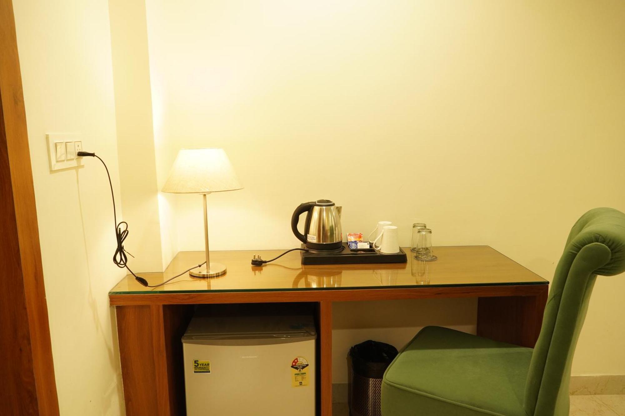 Hotel Eleven Heights Bhopál Kültér fotó
