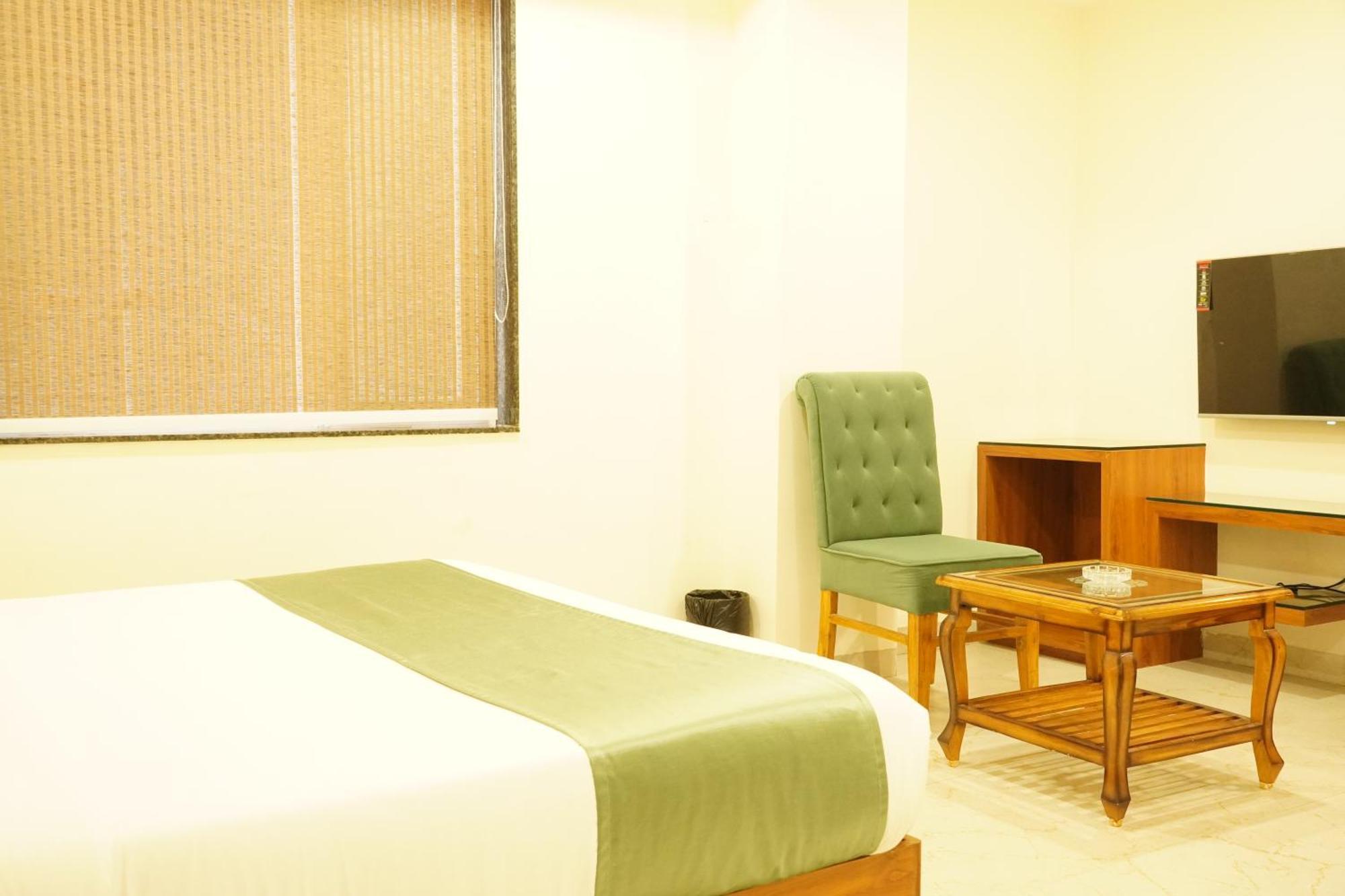 Hotel Eleven Heights Bhopál Kültér fotó