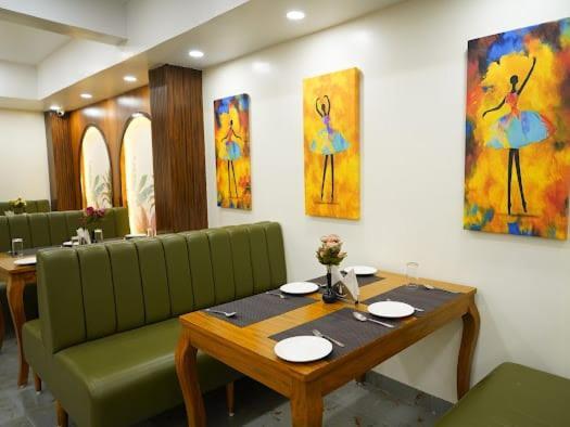 Hotel Eleven Heights Bhopál Kültér fotó