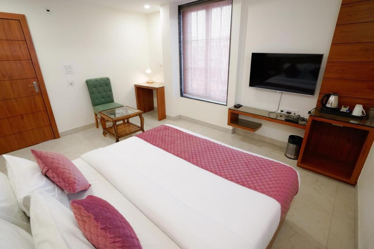 Hotel Eleven Heights Bhopál Kültér fotó
