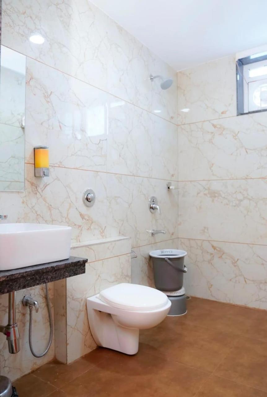Hotel Eleven Heights Bhopál Kültér fotó
